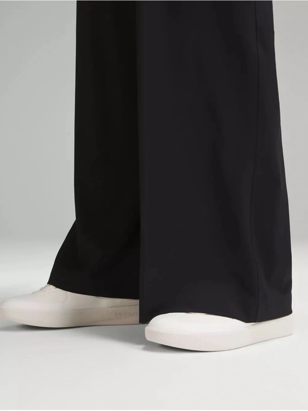 Lululemon Swift Mid-Rise Wide-Leg Pants in Black size 6 - Picture 10 of 16